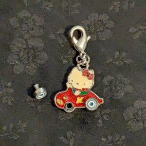 ⭐ Free With Bundle Vintage Sanrio Hello Kitty Charm - Needs Fixing - Comment